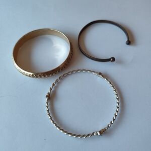 4/$50⭐️Set of three metal bangle bracelets